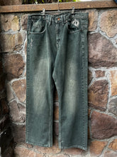 Load image into Gallery viewer, 36| Y2K Sean John Pants
