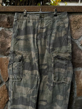 Load image into Gallery viewer, 32| Mossimo Camo cargos
