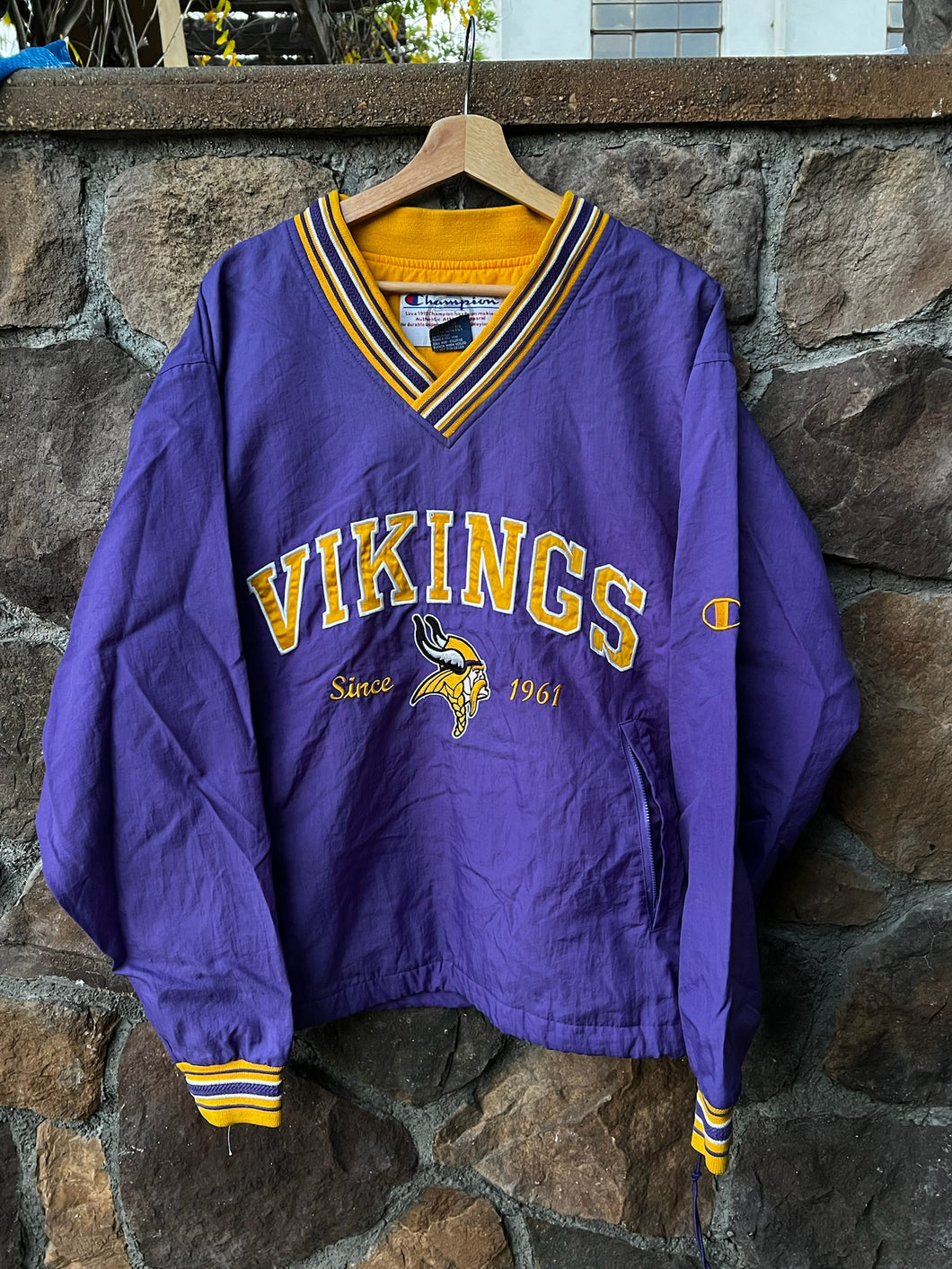 M| Vikings V Neck Sweater