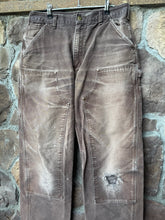 Load image into Gallery viewer, 33| Brown Carhartt Double Knee Jeans
