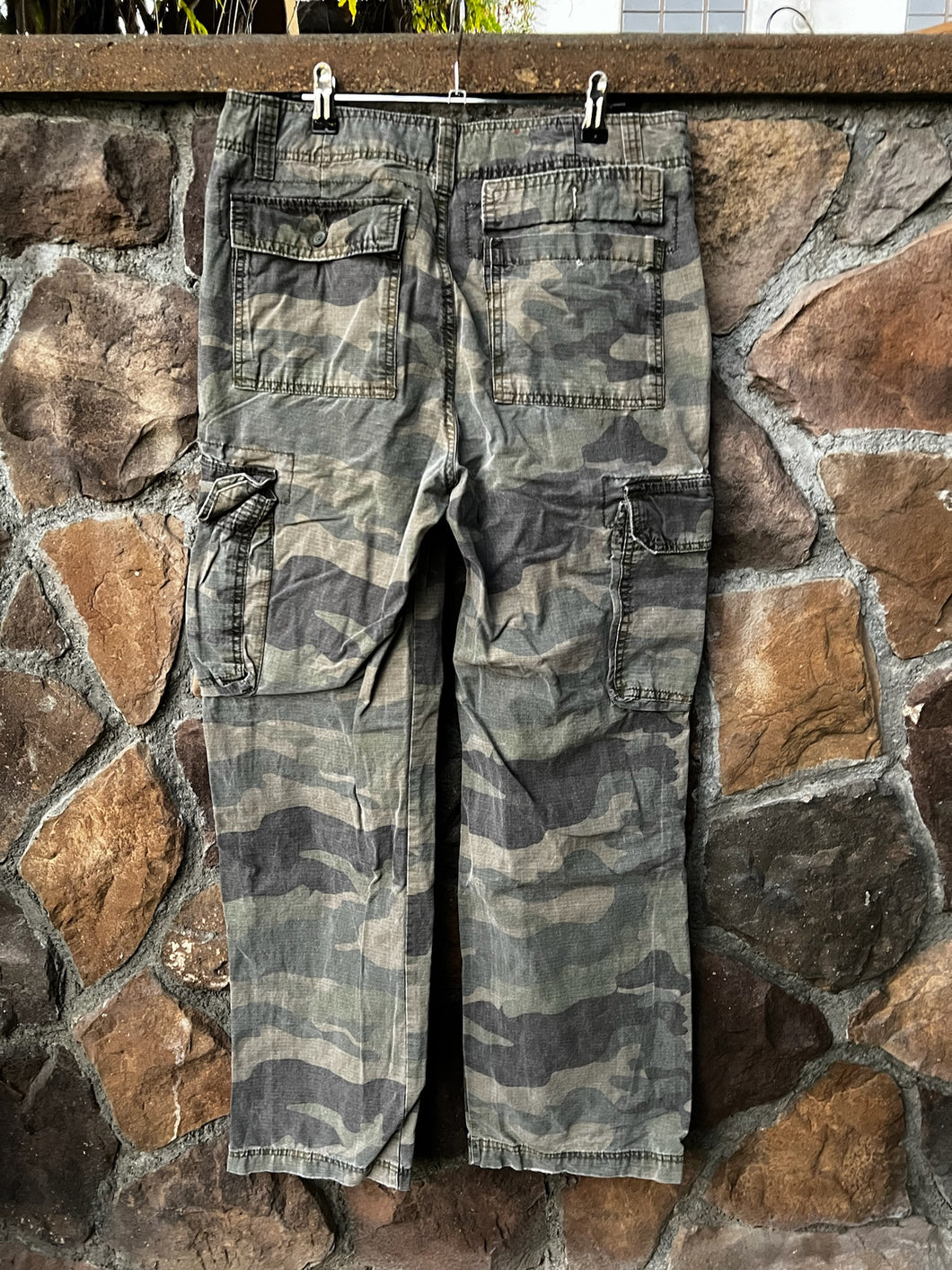 32| Mossimo Camo cargos