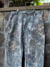 Load image into Gallery viewer, 34| Camo Carhartt Carpenter Pants
