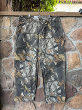 Load image into Gallery viewer, 40| Camo Carhartt Pants
