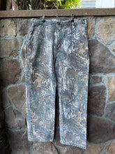 Load image into Gallery viewer, 34| Camo Carhartt Carpenter Pants
