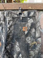 Load image into Gallery viewer, 40| Camo Carhartt Pants
