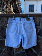 Load image into Gallery viewer, 32|White Lee Jorts
