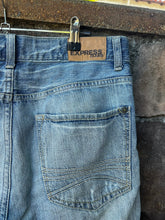 Load image into Gallery viewer, 32| Express Bootcut Size Tagged
